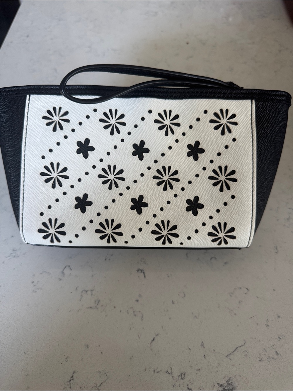 NWOT - Vera Bradley Black & White Floral Cutout Wristlet - Women Bags